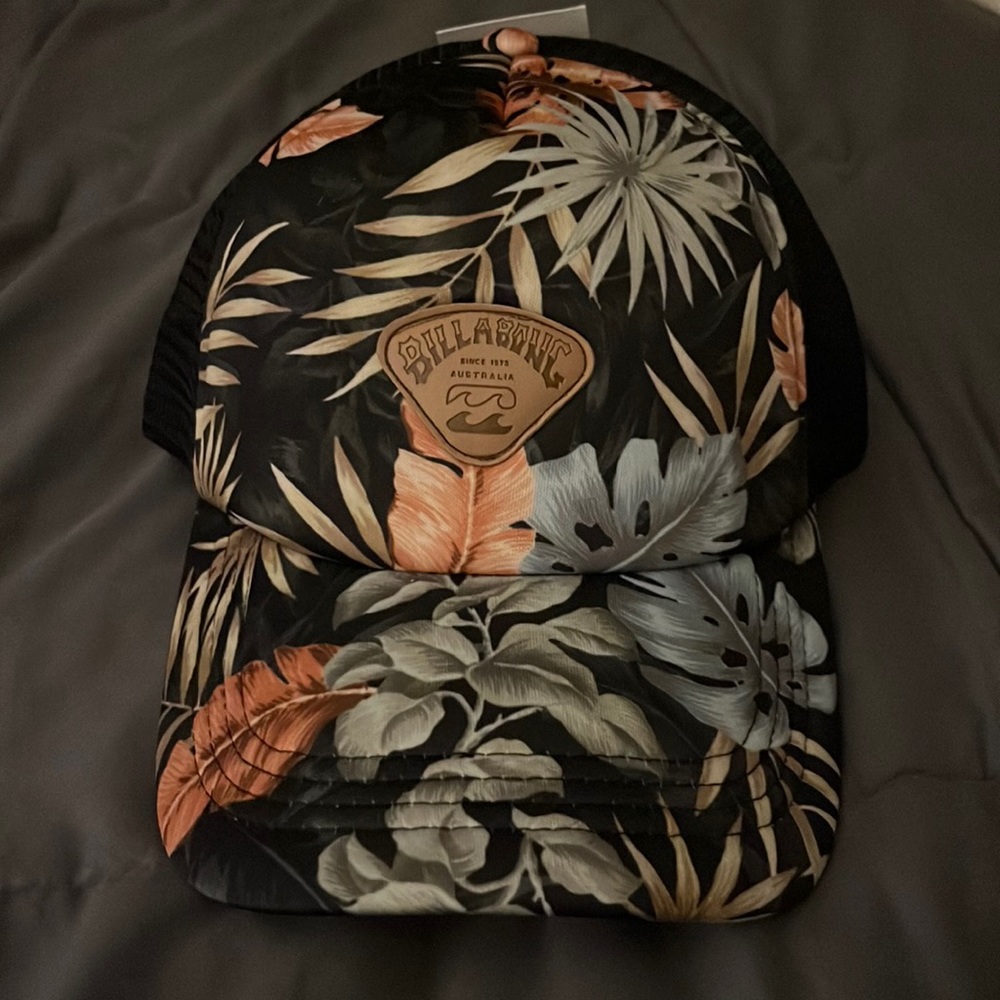 Billabong trucker style hat; youth; one size
